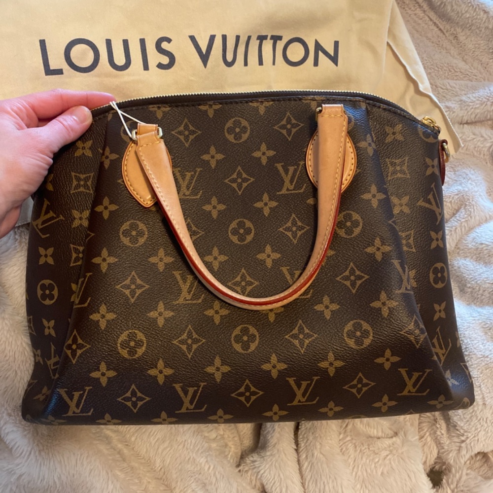 Louis Vuitton Rivoli MM - Picture 3 of 12